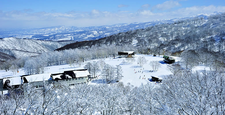 野沢温泉スキー場　毛無山の展望台から