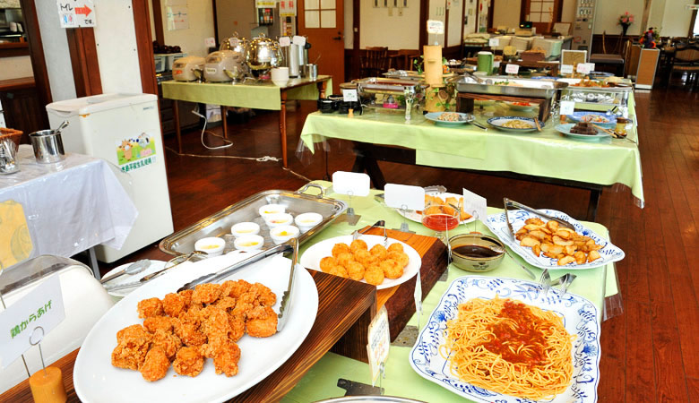 木島平村　郷土料理のバイキング