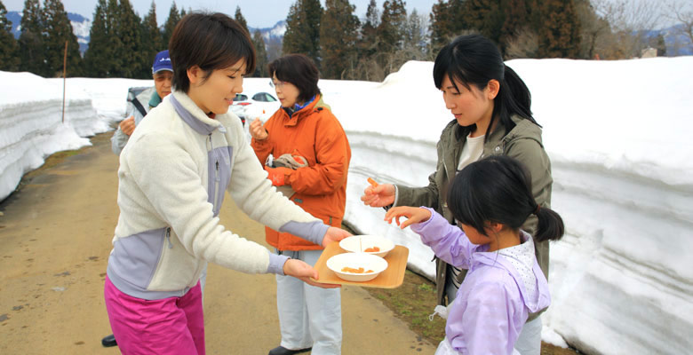 津南町雪下にんじん収穫体験