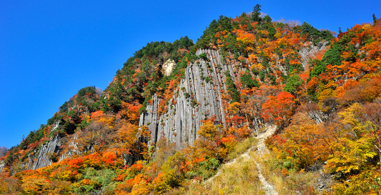 秋山郷、布岩