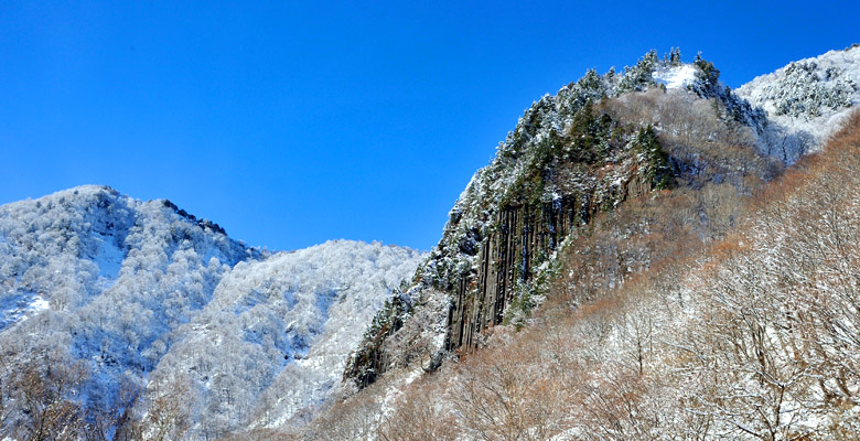 秋山郷、布岩