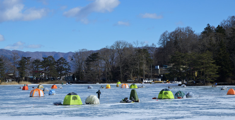 小海町松原湖の氷上わかさぎ釣り