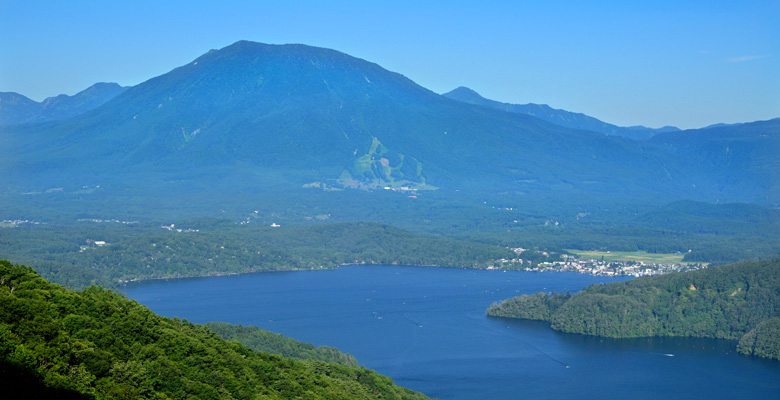 野尻湖と黒姫山