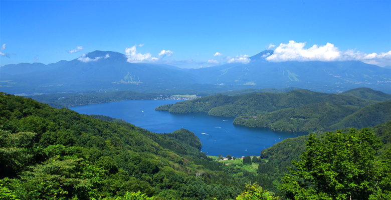 斑尾山から野尻湖を望む