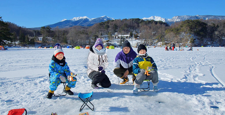 松原湖氷上のワカサギ釣り