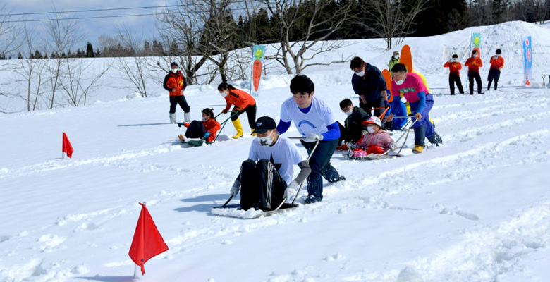 津南の雪下にんじん掘り競争