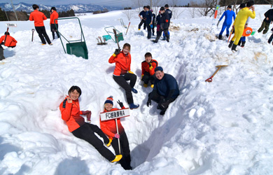 津南の雪下にんじん掘り競争