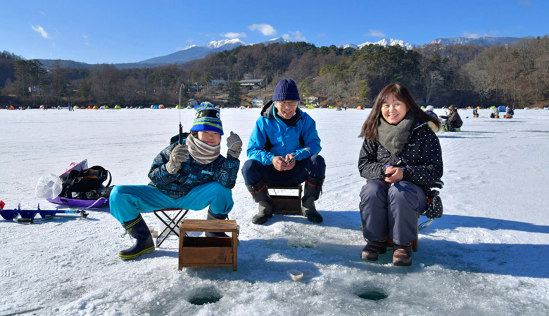 松原湖,氷上のワカサギ釣り