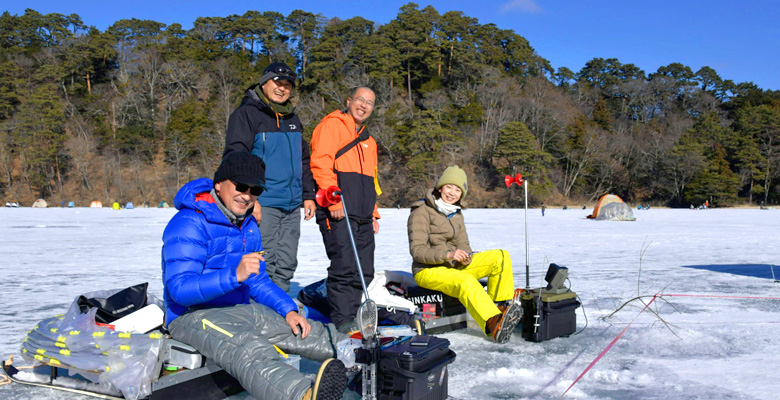 松原湖,氷上のワカサギ釣り